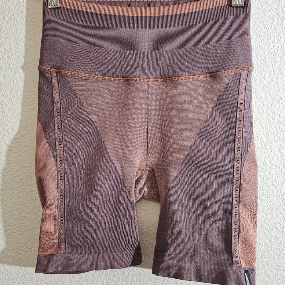Athleta Allyson Felix Legend Seamless Bike Short High Rise Athletic Size Small - Picture 9 of 13